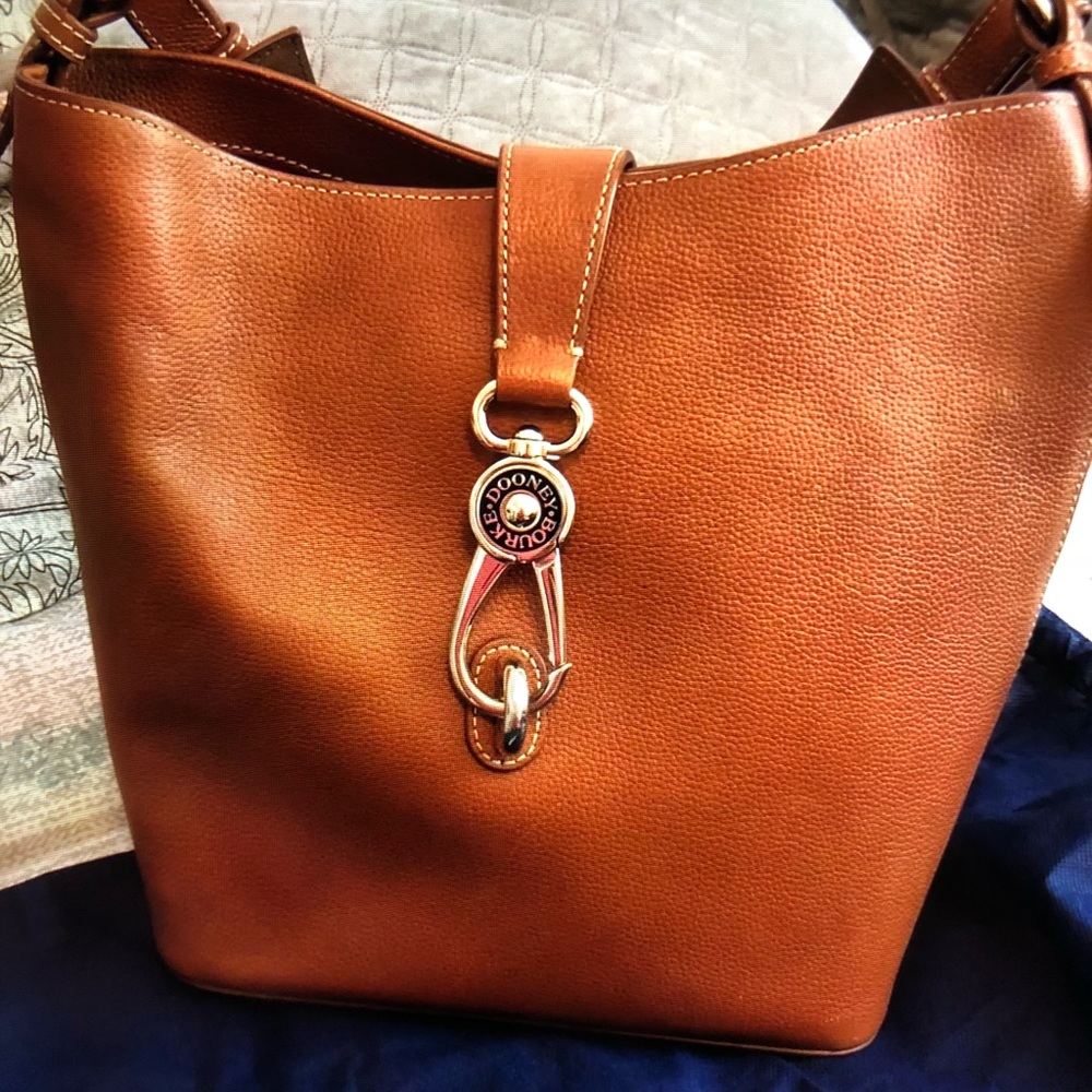 Dooney & Bourke logo lock Toscana leather